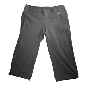 15 Nike dry fit Capri women’s size L NWT black wide leg leggings